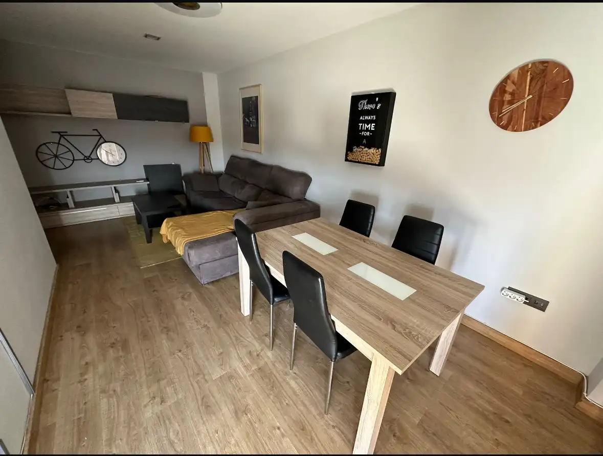 Piso de alquiler en Calle Jamaica, 24, Rollo - Puente Ladrillo Comedor de Piso de alquiler en Salamanca con Calefacción, Jardín privado y Parquet