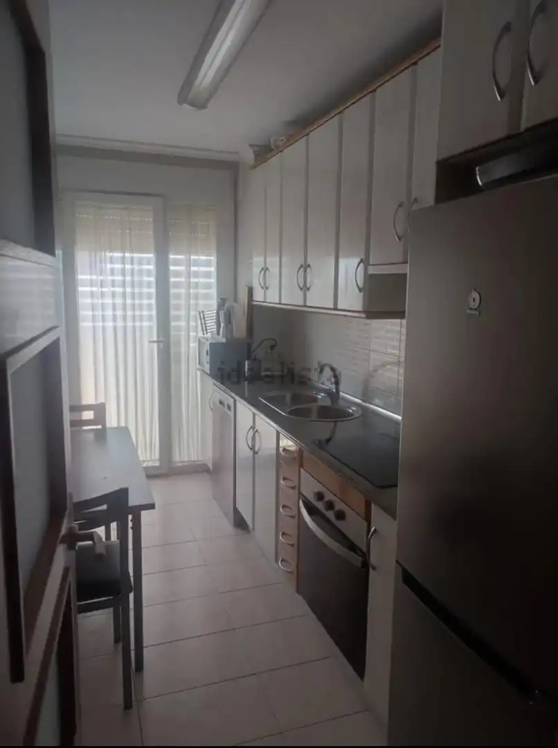 Piso de alquiler en Calle Jamaica, 24, Rollo - Puente Ladrillo Cocina de Piso de alquiler en Salamanca con Calefacción, Jardín privado y Parquet