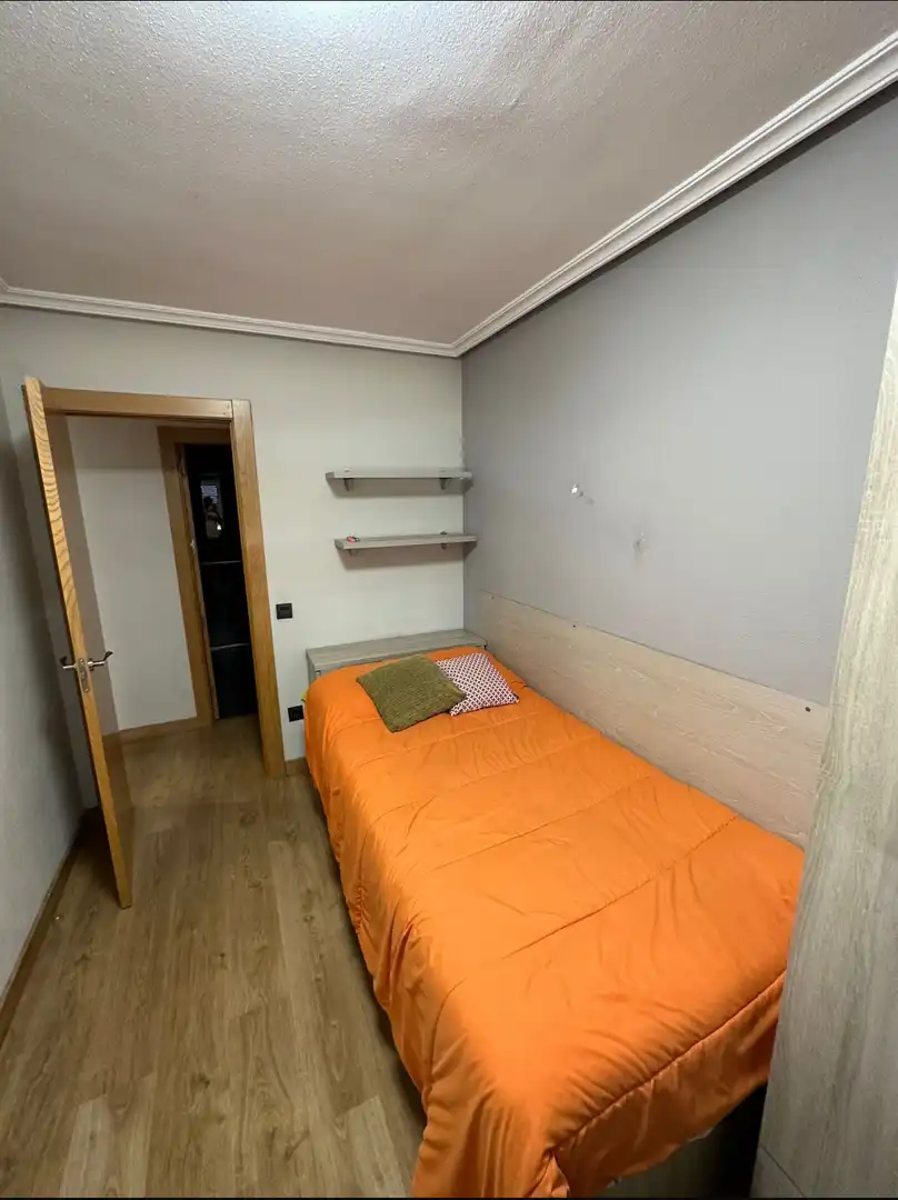 Piso de alquiler en Calle Jamaica, 24, Rollo - Puente Ladrillo Habitación de Piso de alquiler en Salamanca con Calefacción, Jardín privado y Parquet