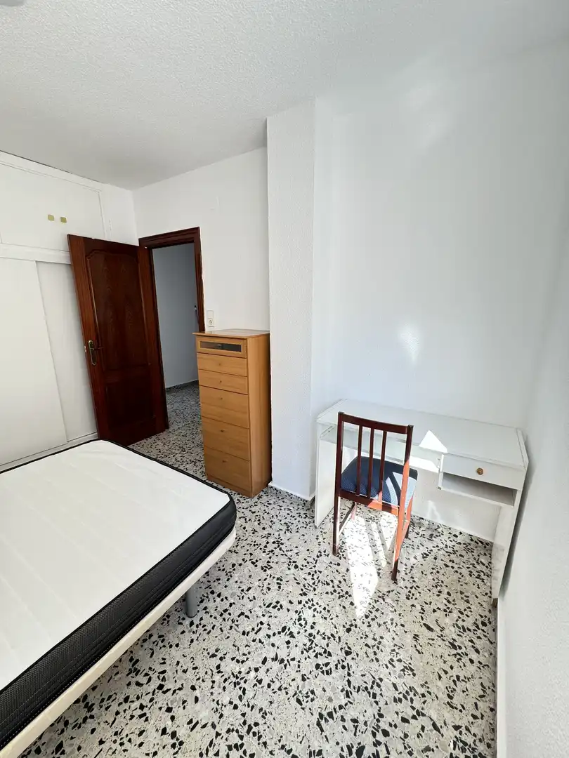 Piso de alquiler en Avenida de Dílar, 22, Barrio de Zaidín Habitación de Piso de alquiler en Granada con Aire acondicionado, Terraza y Amueblado