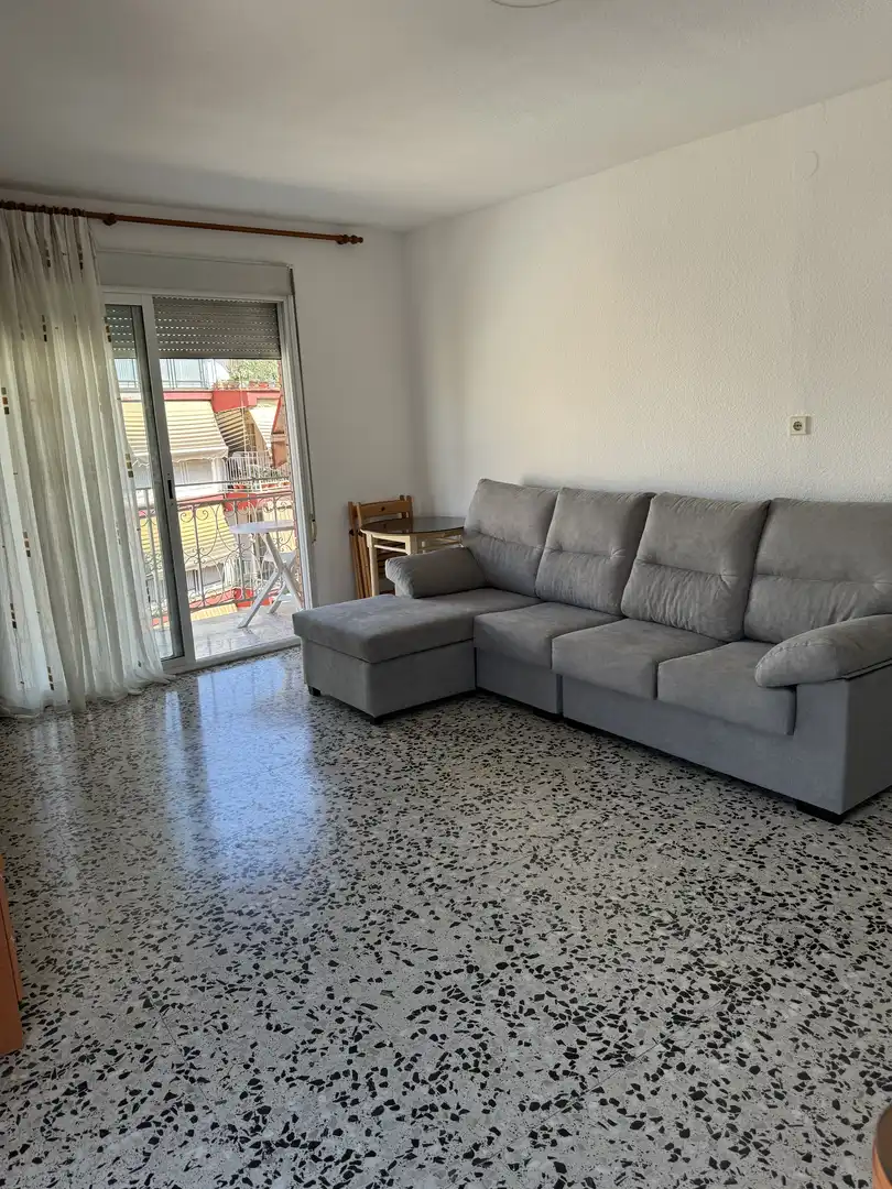 Piso de alquiler en Avenida de Dílar, 22, Barrio de Zaidín Sala de estar de Piso de alquiler en Granada con Aire acondicionado, Terraza y Amueblado