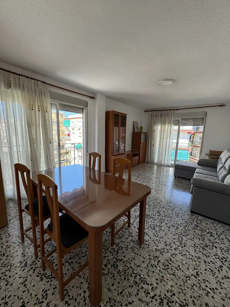 Piso de alquiler en Avenida de Dílar, 22, Barrio de Zaidín Comedor de Piso de alquiler en Granada con Aire acondicionado, Terraza y Amueblado