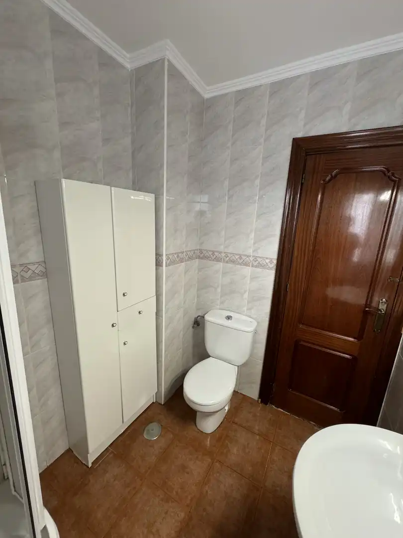 Piso de alquiler en Avenida de Dílar, 22, Barrio de Zaidín Baño de Piso de alquiler en Granada con Aire acondicionado, Terraza y Amueblado