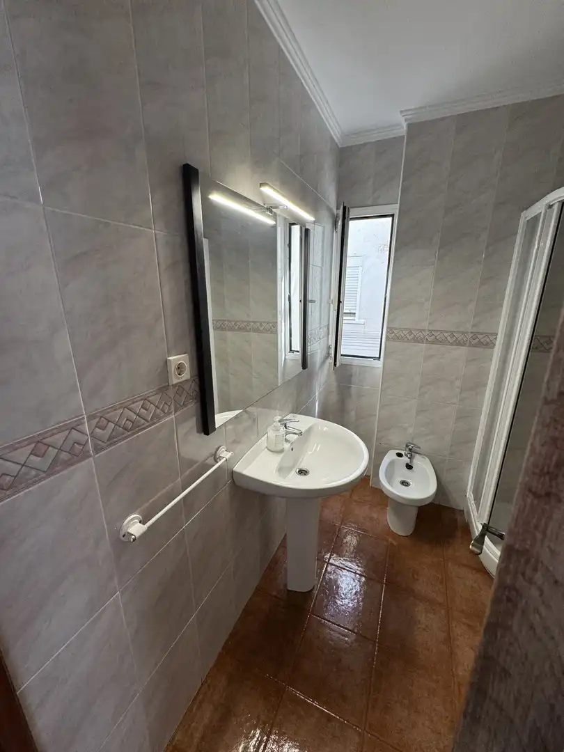 Piso de alquiler en Avenida de Dílar, 22, Barrio de Zaidín Baño de Piso de alquiler en Granada con Aire acondicionado, Terraza y Amueblado
