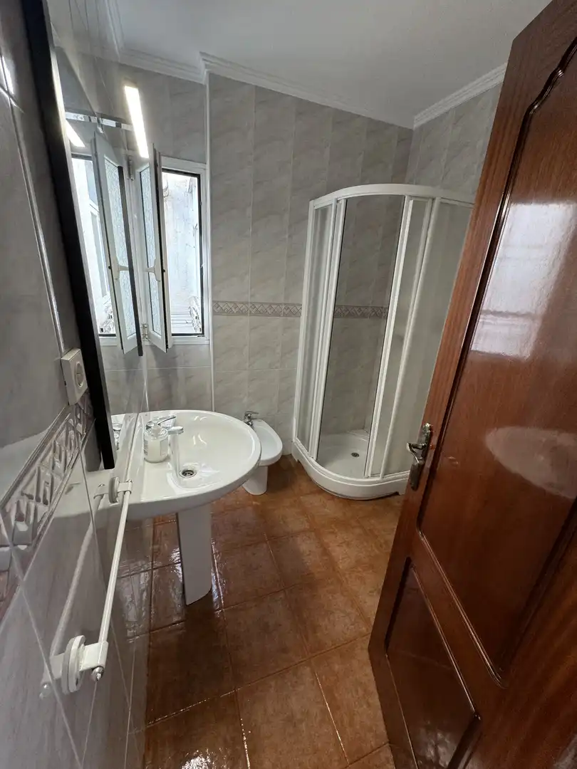 Piso de alquiler en Avenida de Dílar, 22, Barrio de Zaidín Baño de Piso de alquiler en Granada con Aire acondicionado, Terraza y Amueblado