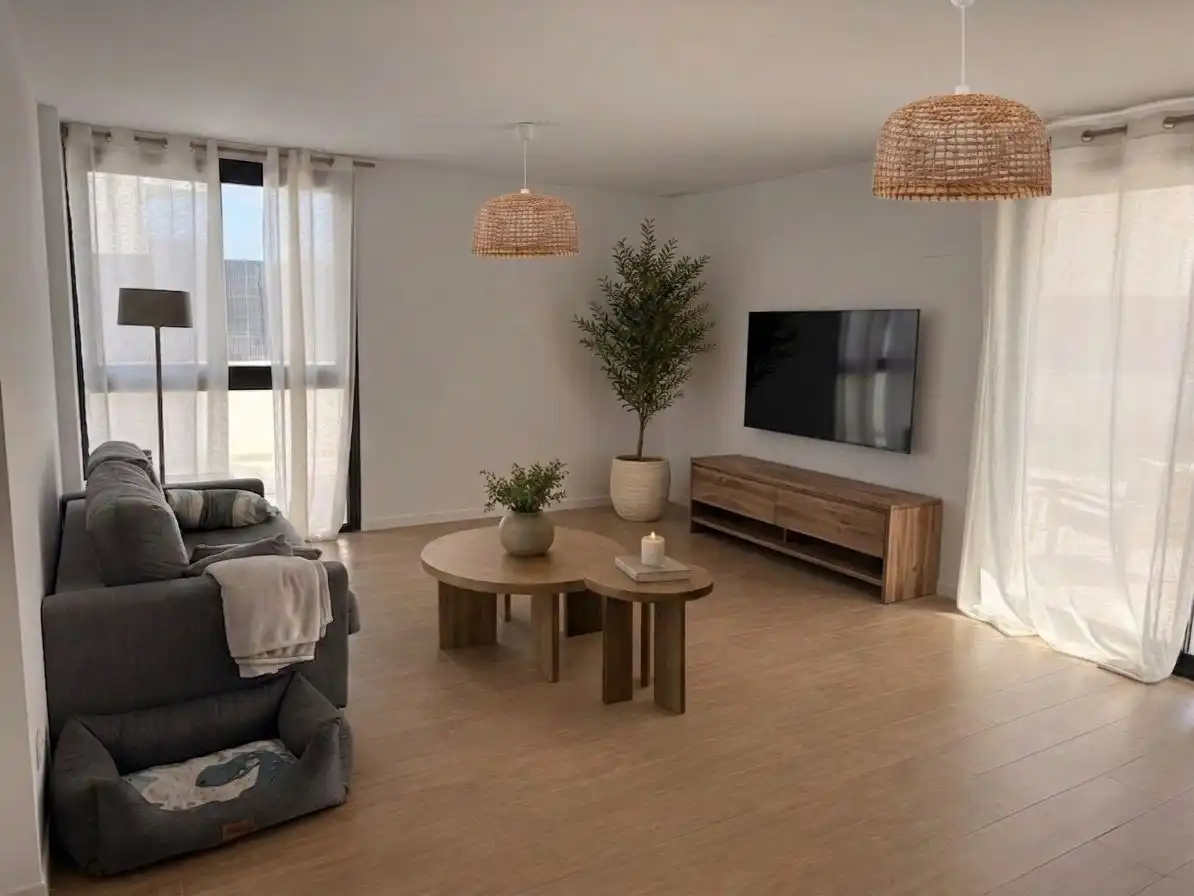 Piso de alquiler en Calle Rector Ramón Martín Mateo, 2, Bellavista - Capiscol - Frank Espinós Sala de estar de Piso de alquiler en Sant Joan d'Alacant con Aire acondicionado, Calefacción y Jardín privado