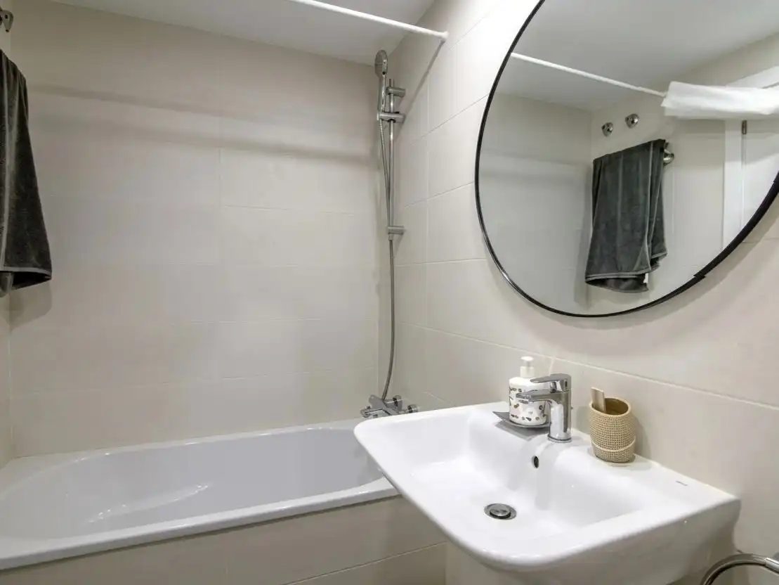 Piso de alquiler en Calle Rector Ramón Martín Mateo, 2, Bellavista - Capiscol - Frank Espinós Baño de Piso de alquiler en Sant Joan d'Alacant con Aire acondicionado, Calefacción y Jardín privado