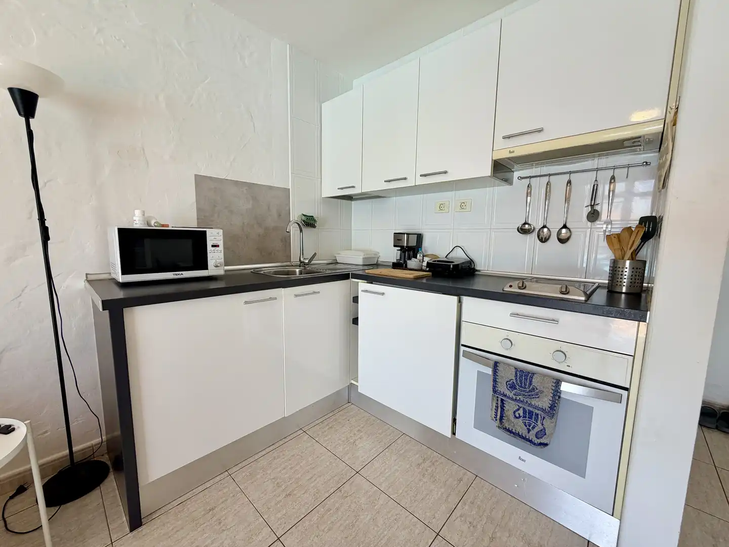 Apartament en venda a Calle Espino, 41, Caleta de Fuste Cuina de Apartament en venda en Antigua amb Terrassa, Piscina i Moblat