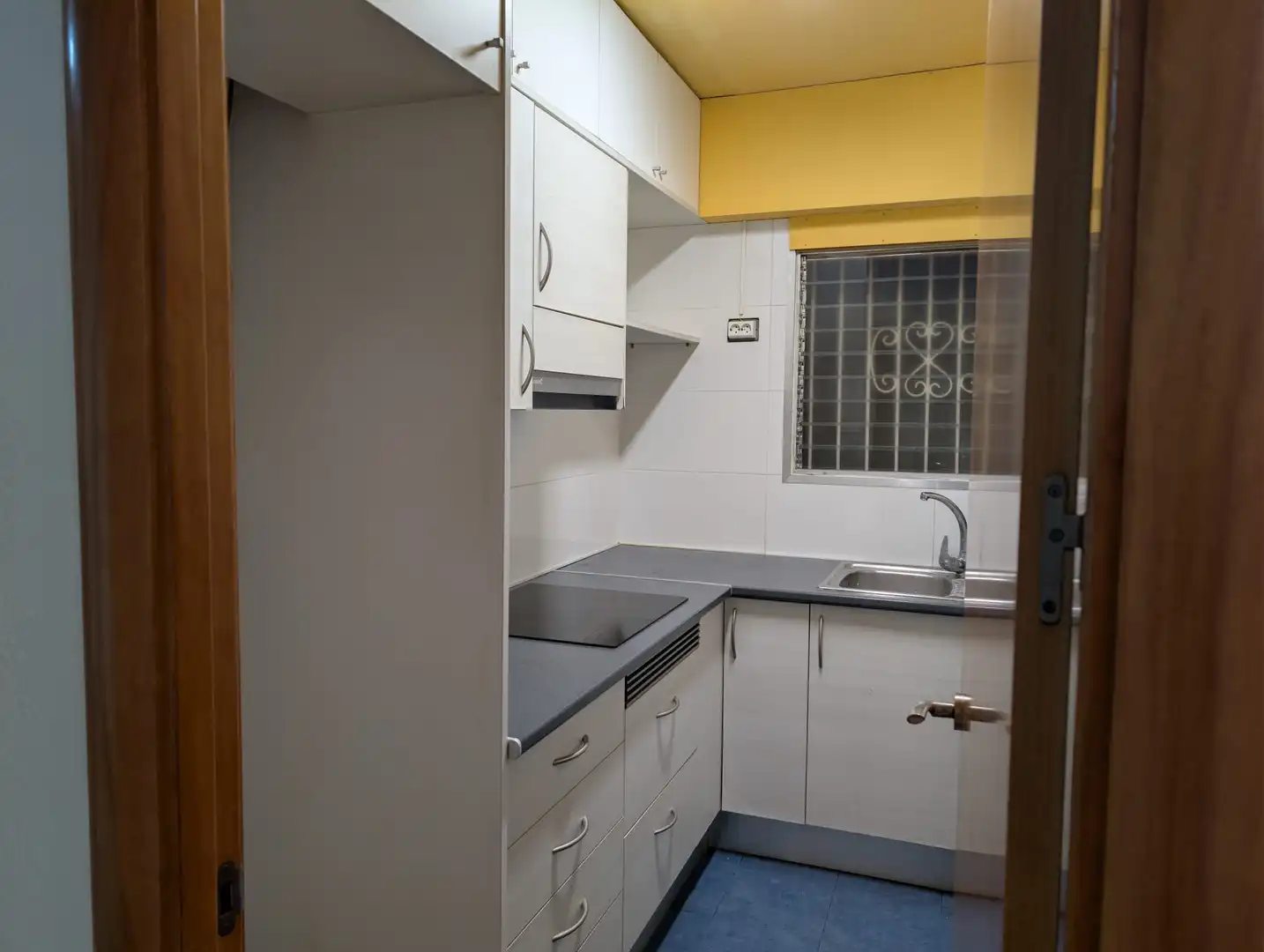 Flat for rent in Via Augusta, 24, Llevant Kitchen of Flat for rent in Tarragona Capital with Air Conditioner, Terrace and Balcony