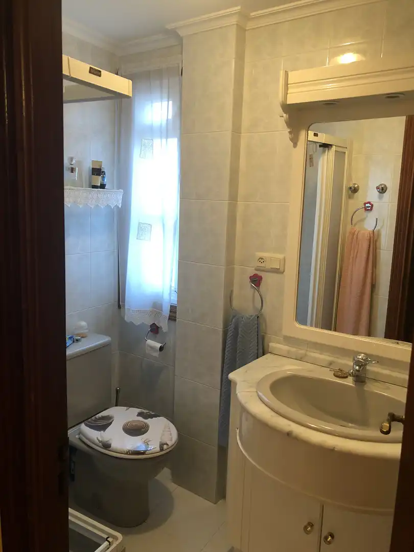 Flat for rent in Rúa Sirena, 3, Monte Alto - Zalaeta - Atocha Bathroom of Flat for rent in A Coruña Capital with Heating, Parquet flooring and Furnished