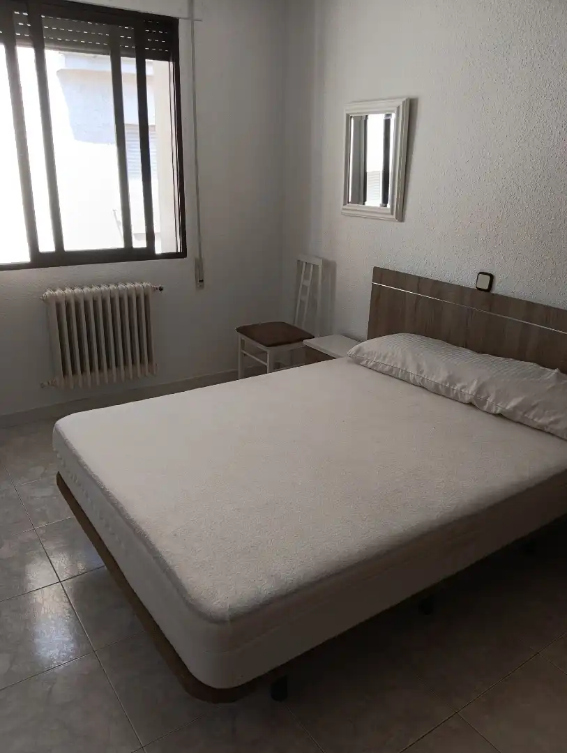Schlafzimmer von Wohnung zur Miete in Poyales del Hoyo mit Heizung, Möbliert und Ofen