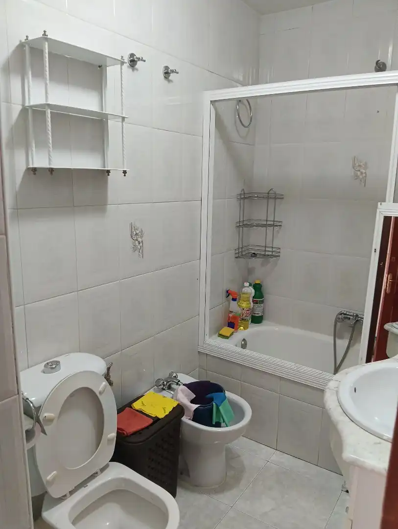 Badezimmer von Wohnung zur Miete in Poyales del Hoyo mit Heizung, Möbliert und Ofen