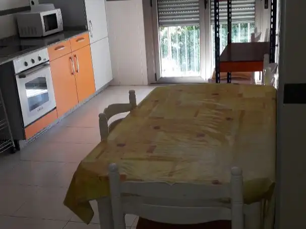 Cuina de Pis per a compartir en Ponferrada amb Calefacció, Parquet i Moblat