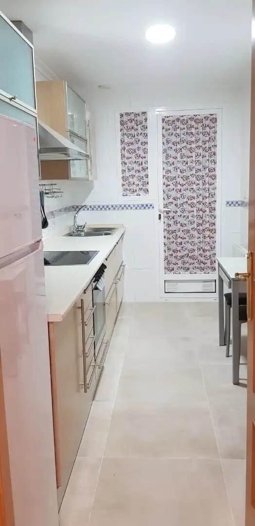 Piso de alquiler en Avenida de los Reyes Católicos, 9, Villarrobledo