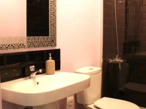 Apartamento de alquiler en Paseo de las Mimosas, 1, Agaete Baño de Apartamento de alquiler en Agaete con Terraza, Amueblado y Parking comunitario