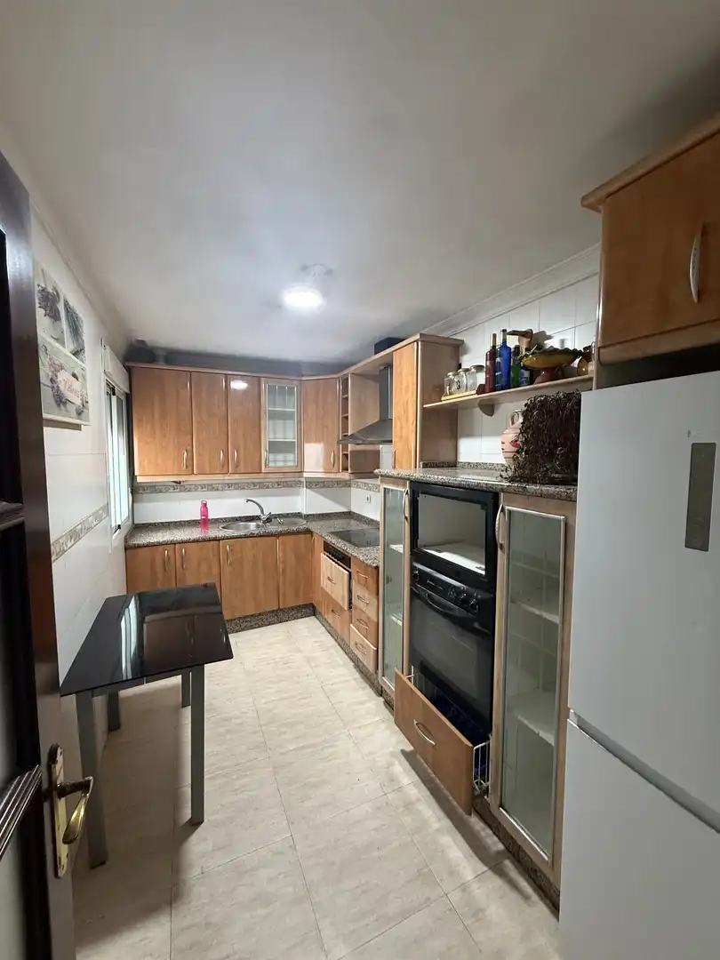 Flat for sale in Plaza Rafael Alberti, 3, La Banda - Campo de Fútbol Kitchen of Flat for sale in Chiclana de la Frontera with Air Conditioner and Balcony