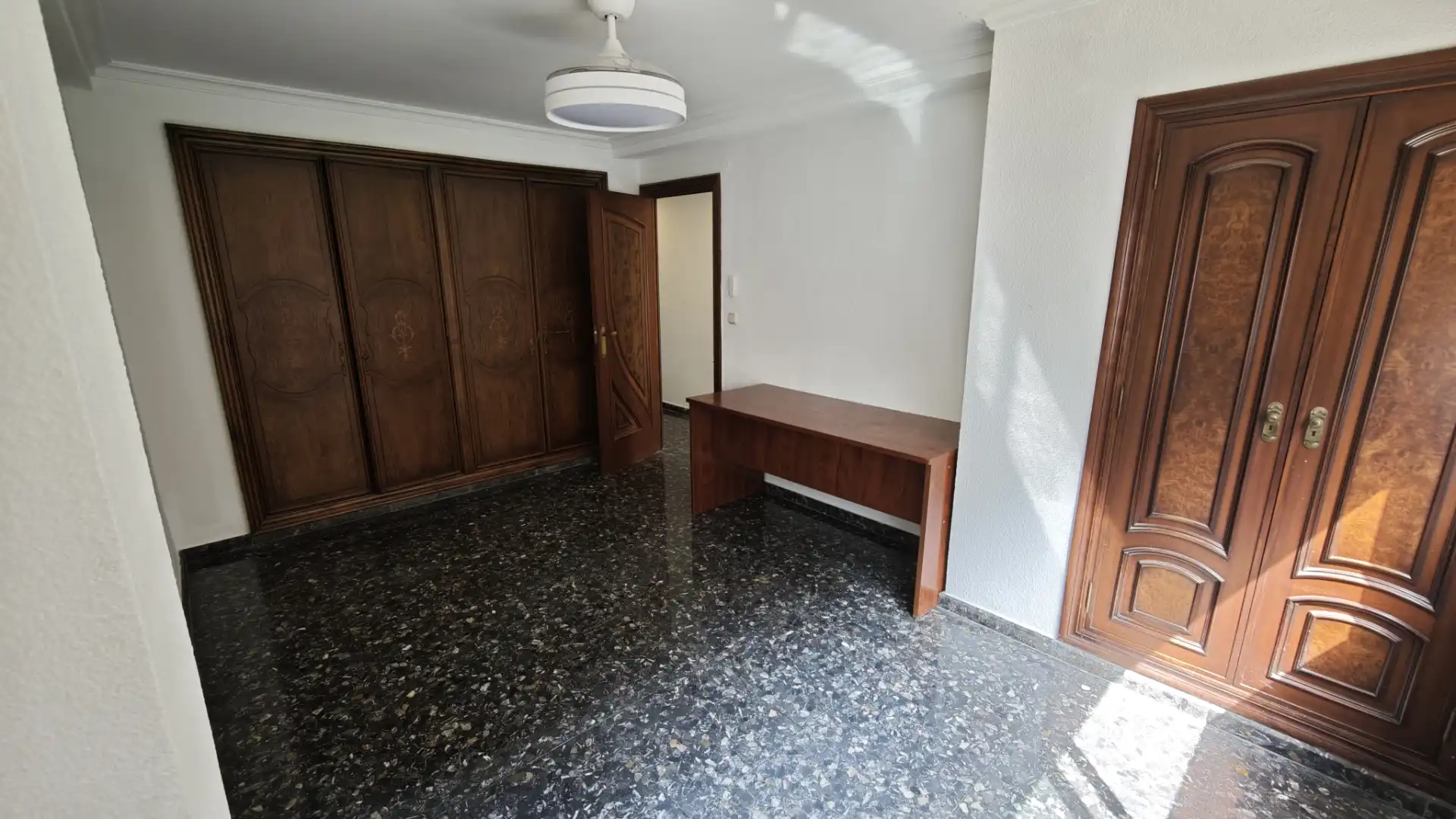 Pis en venda a Carrer de L'uruguai, 1, Valencia Capital Dormitori de Pis en venda en Valencia Capital amb Aire condicionat i Balcó