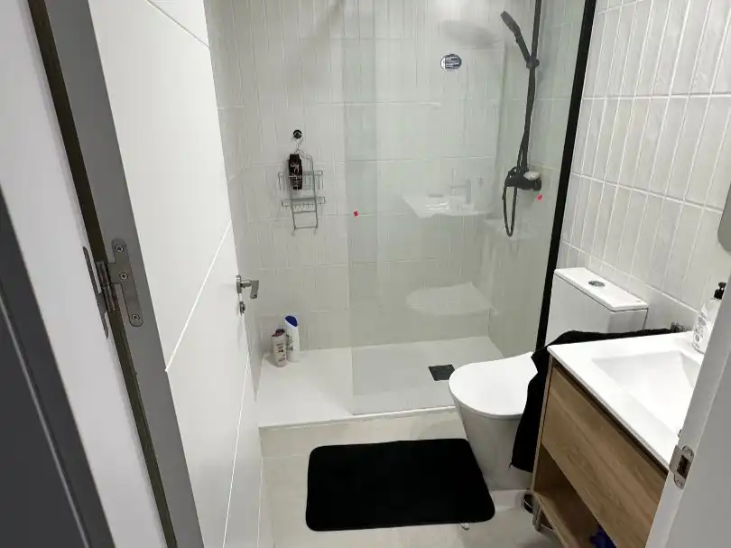 Estudio de alquiler en Calle de Fuerteventura, 5, Polígono Industrial Norte Baño de Estudio de alquiler en San Sebastián de los Reyes con Aire acondicionado, Calefacción y Terraza