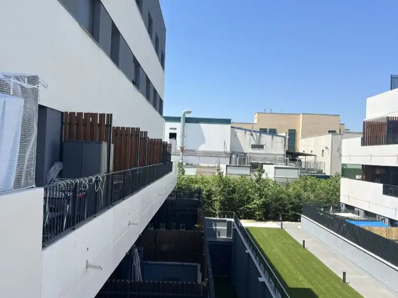 Estudio de alquiler en Calle de Fuerteventura, 5, Polígono Industrial Norte Vista exterior de Estudio de alquiler en San Sebastián de los Reyes con Aire acondicionado, Calefacción y Terraza