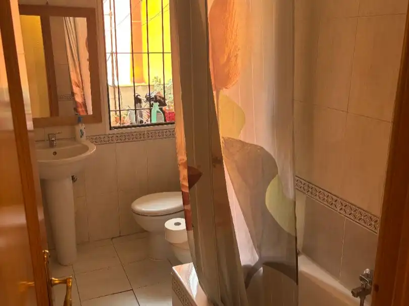Bathroom of Flat for sale in Madrid  with Terrace and Balcony