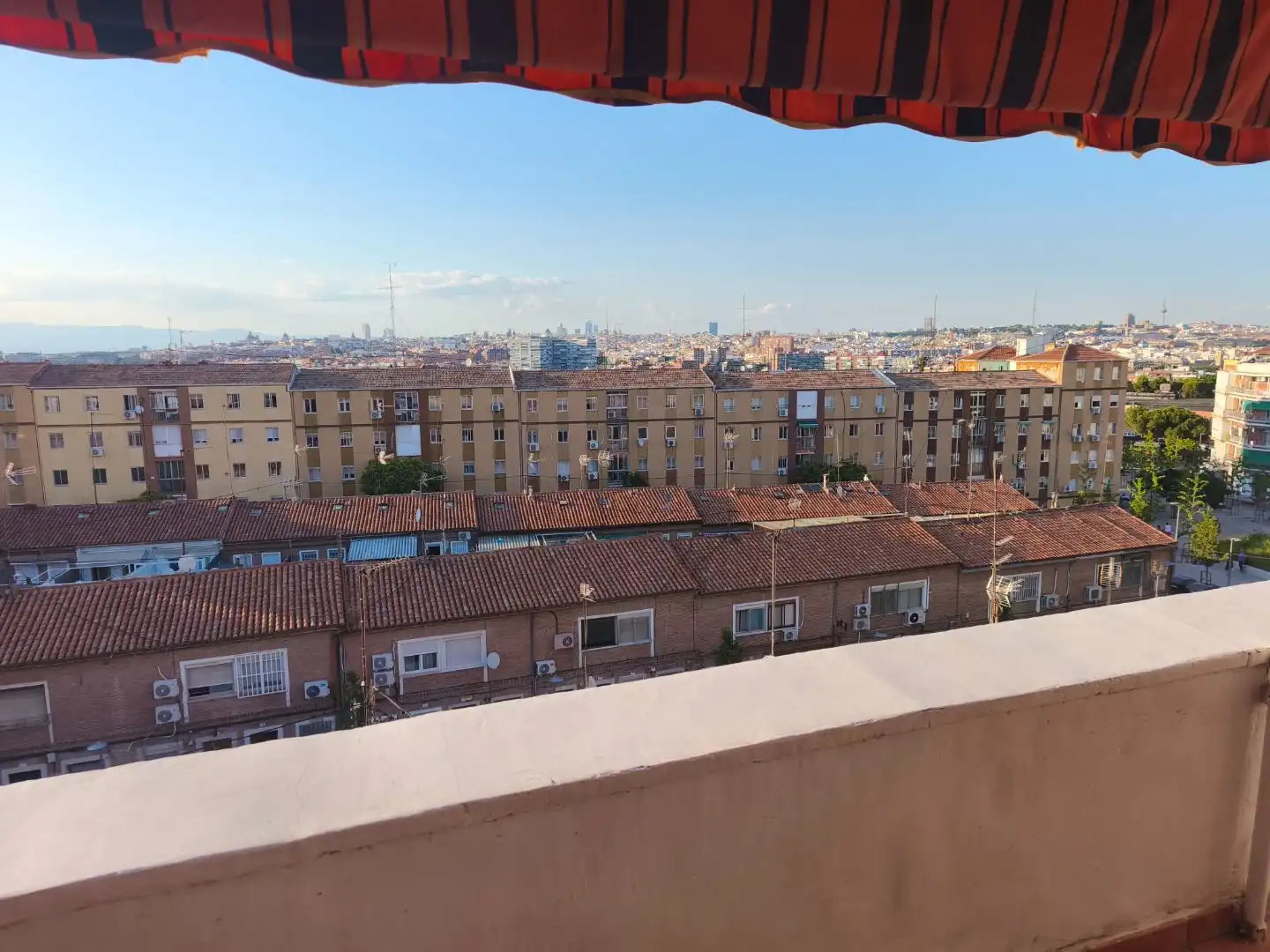 Ático en venta en Calle Gumersinda Rosillo, 1, Moscardó Terraza de Ático en venta en Madrid Capital con Aire acondicionado, Terraza y Balcón