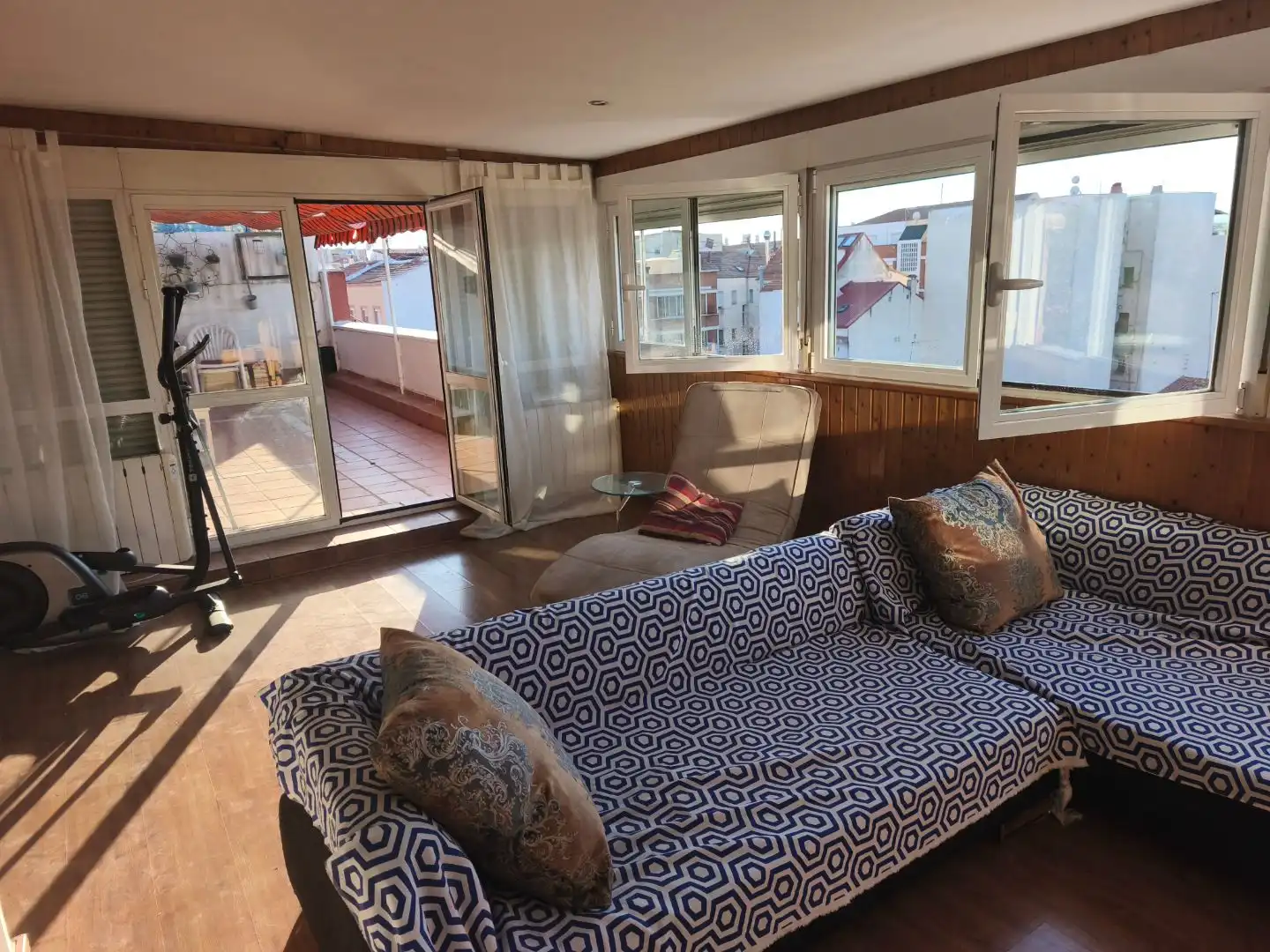 Ático en venta en Calle Gumersinda Rosillo, 1, Moscardó Sala de estar de Ático en venta en Madrid Capital con Aire acondicionado, Terraza y Balcón