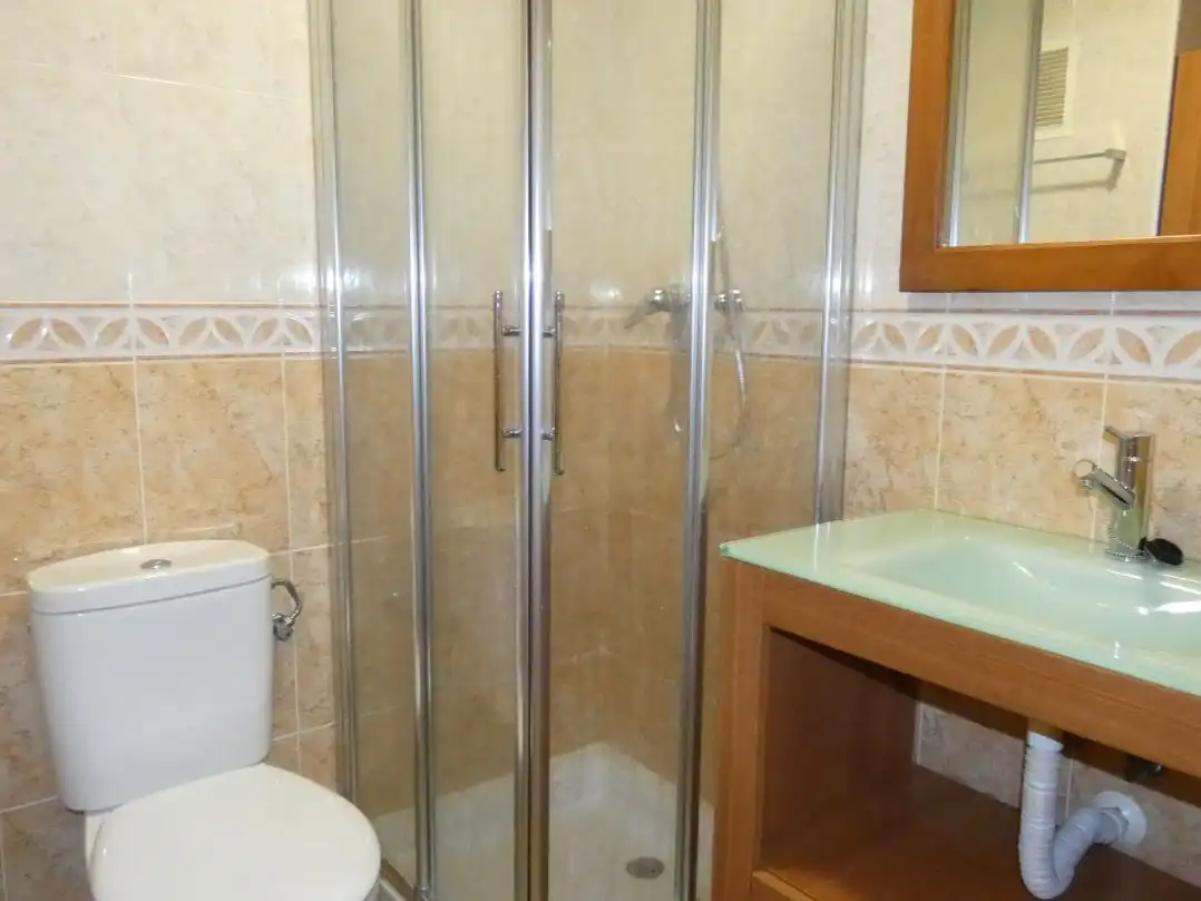 Flat for rent in Carrer Mare de Déu de la Mercè, 26, Centro Bathroom of Flat for rent in Mutxamel with Air Conditioner, Parquet flooring and Storage room