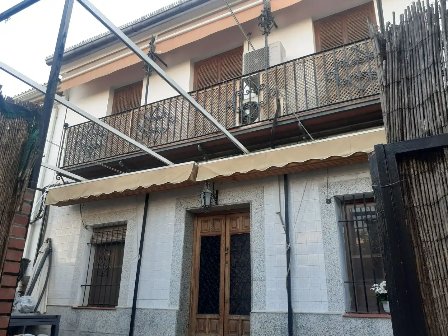 Casa adosada en venda a Calle del Islam, 35, Huerta de la Reina - Trassierra Vista exterior de Casa adosada en venda en Córdoba amb Aire condicionat