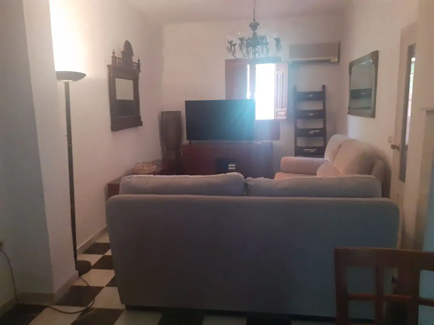 Casa adosada en venda a Calle del Islam, 35, Huerta de la Reina - Trassierra Sala d'estar de Casa adosada en venda en Córdoba amb Aire condicionat