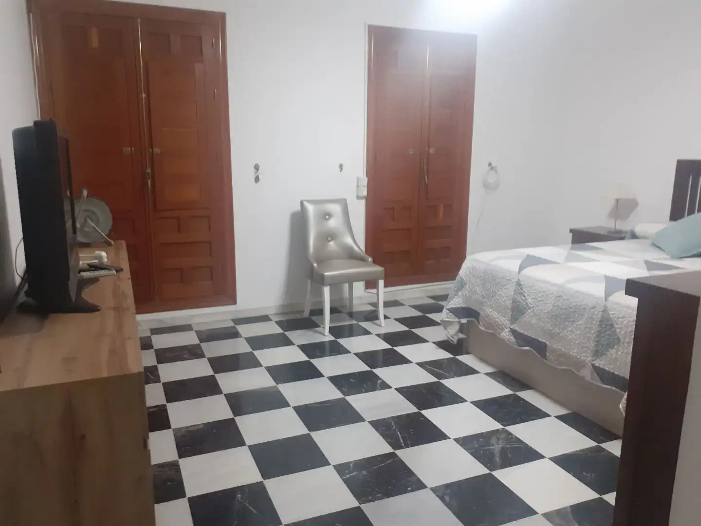 Casa adosada en venda a Calle del Islam, 35, Huerta de la Reina - Trassierra Dormitori de Casa adosada en venda en Córdoba amb Aire condicionat