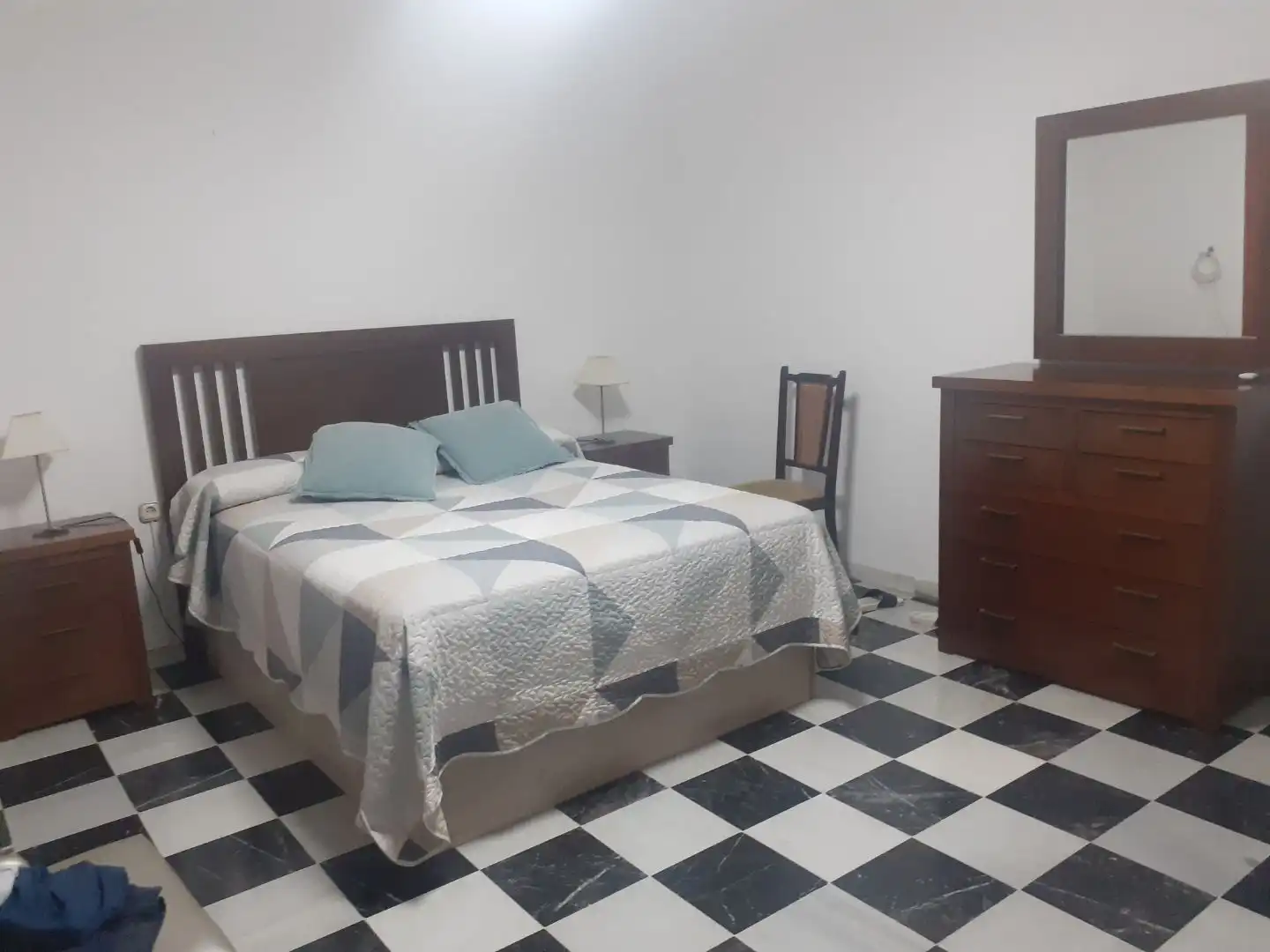 Casa adosada en venda a Calle del Islam, 35, Huerta de la Reina - Trassierra Dormitori de Casa adosada en venda en Córdoba amb Aire condicionat