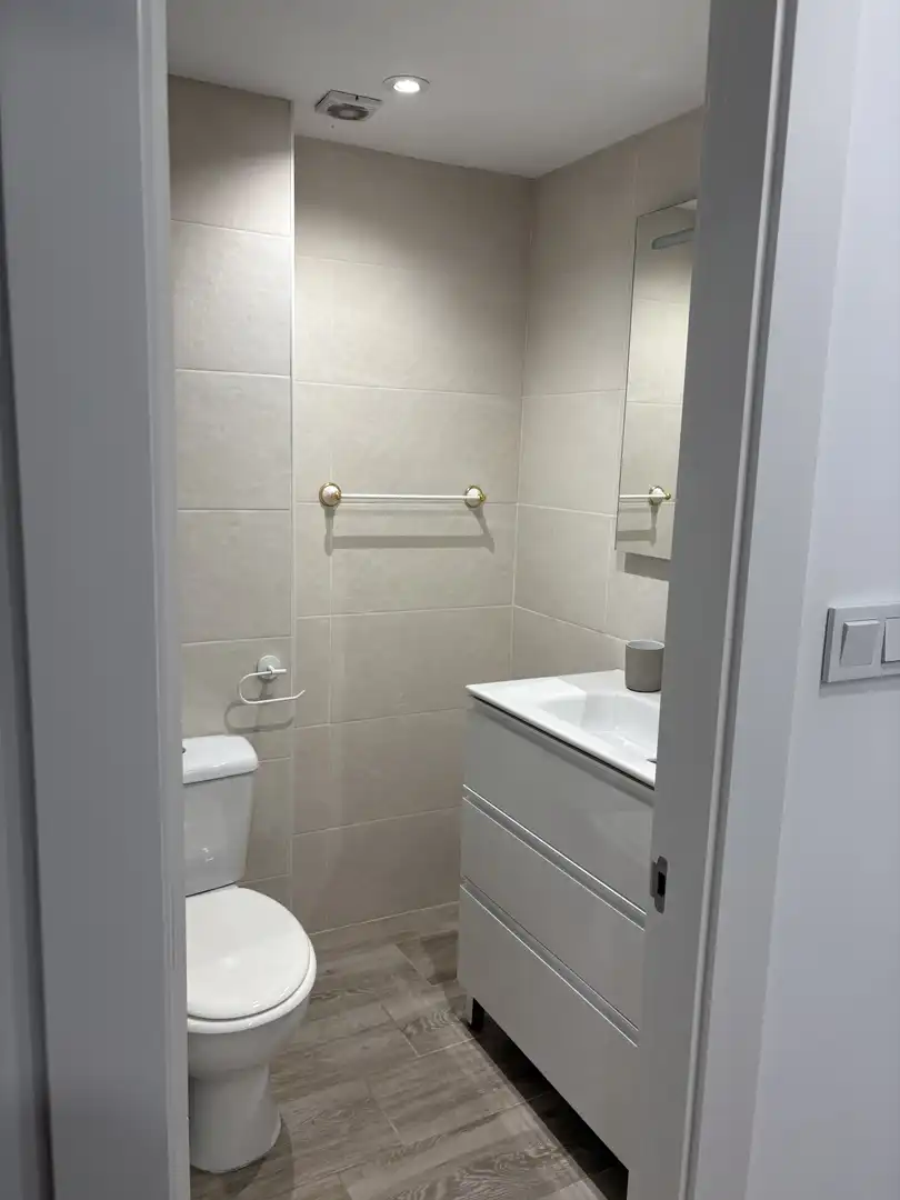 Flat for sale in Calle Mártires, 14, Inmobiliaria - Barreda Bathroom of Flat for sale in Torrelavega with Balcony