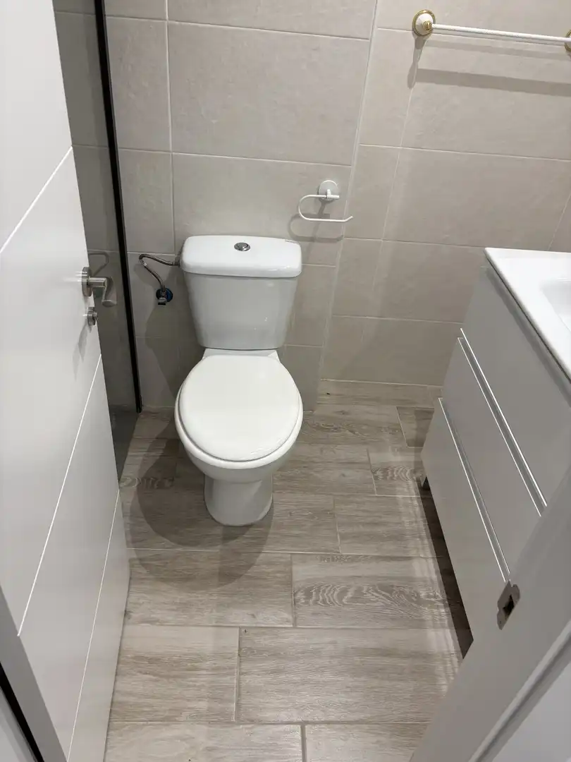 Flat for sale in Calle Mártires, 14, Inmobiliaria - Barreda Bathroom of Flat for sale in Torrelavega with Balcony