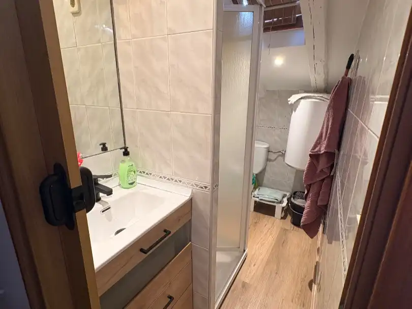 Flat for rent in Calle de Ramón Serrano, 24, Vista Alegre Bathroom of Flat for rent in Madrid with Air Conditioner, Terrace and Furnished