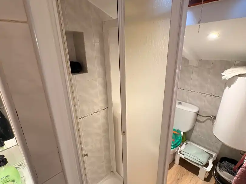 Flat for rent in Calle de Ramón Serrano, 24, Vista Alegre Bathroom of Flat for rent in Madrid with Air Conditioner, Terrace and Furnished
