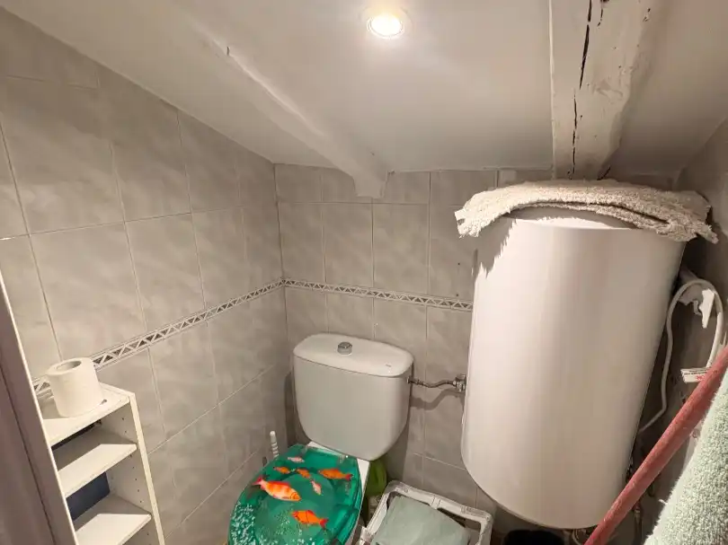 Flat for rent in Calle de Ramón Serrano, 24, Vista Alegre Bathroom of Flat for rent in Madrid with Air Conditioner, Terrace and Furnished