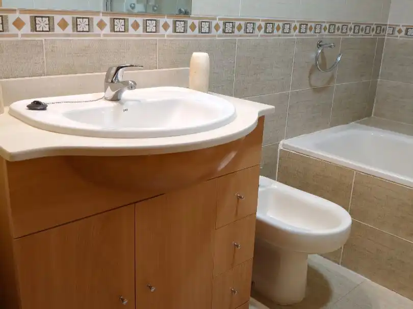 Flat for sale in La Montaña - El Cortijo Bathroom of Flat for sale in Aranjuez with Air Conditioner, Heating and Private garden