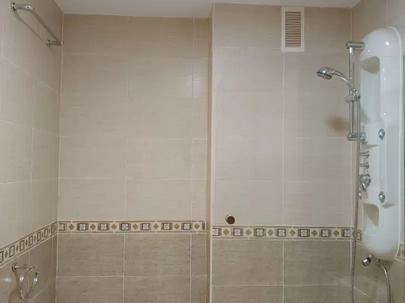 Flat for sale in La Montaña - El Cortijo Bathroom of Flat for sale in Aranjuez with Air Conditioner, Heating and Private garden