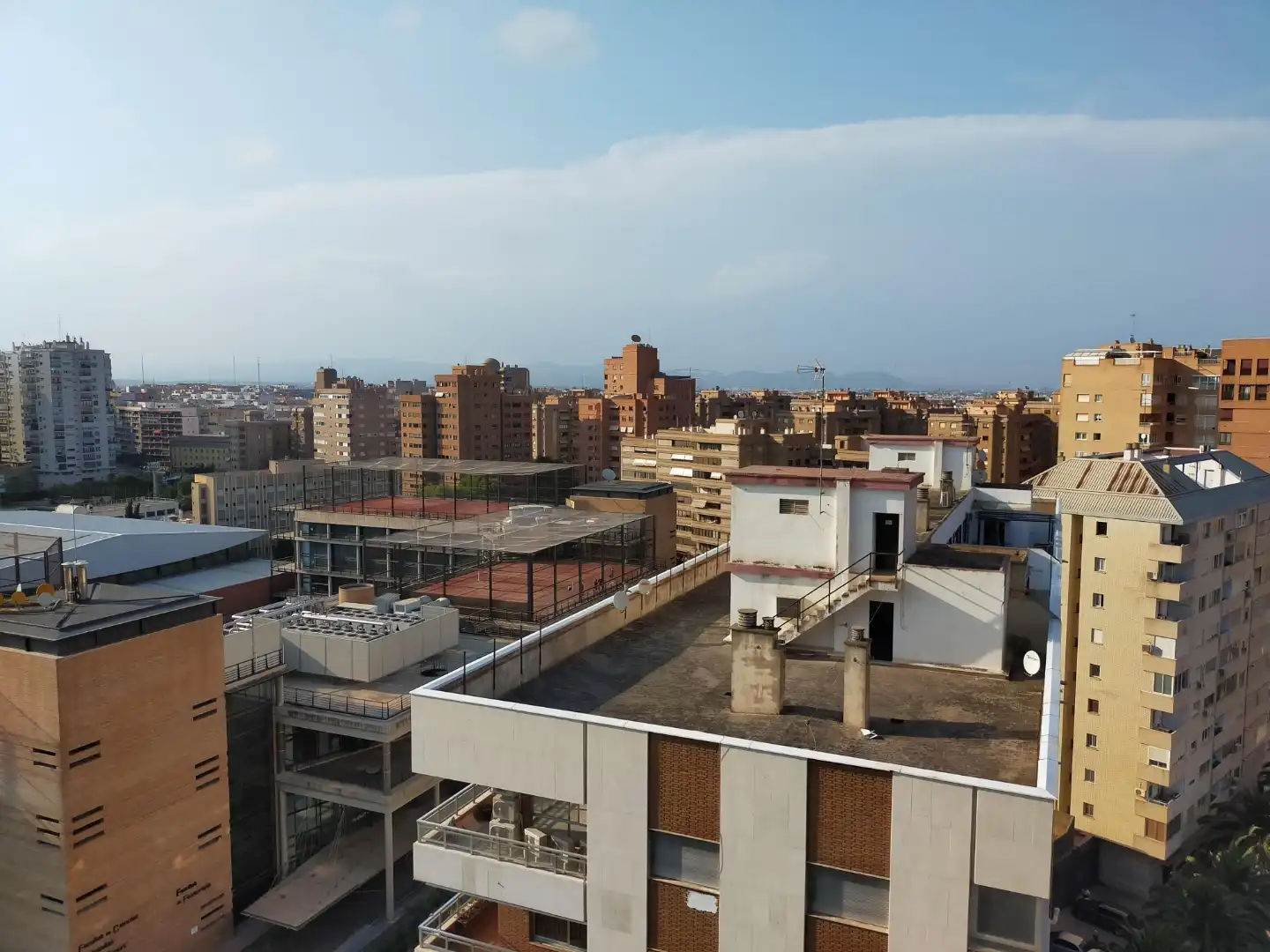 Wohnung zur Miete in Carrer de Gascó Oliag, 8, Ciutat Universitària Außenansicht von Wohnung zur Miete in Valencia mit Möbliert, Ofen und Waschmaschine