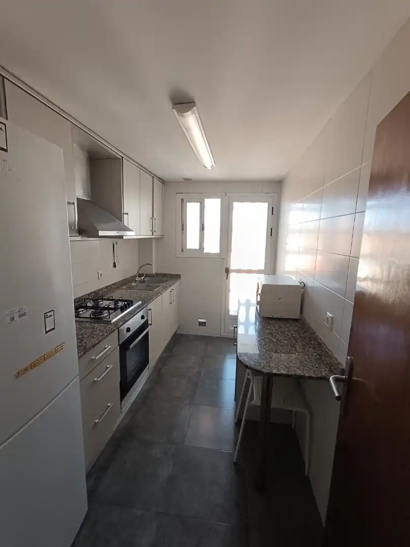 Wohnung zur Miete in Carrer de Gascó Oliag, 8, Ciutat Universitària Küche von Wohnung zur Miete in Valencia mit Möbliert, Ofen und Waschmaschine