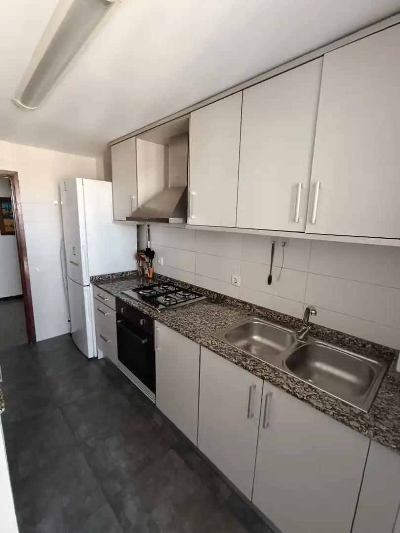 Wohnung zur Miete in Carrer de Gascó Oliag, 8, Ciutat Universitària Küche von Wohnung zur Miete in Valencia mit Möbliert, Ofen und Waschmaschine