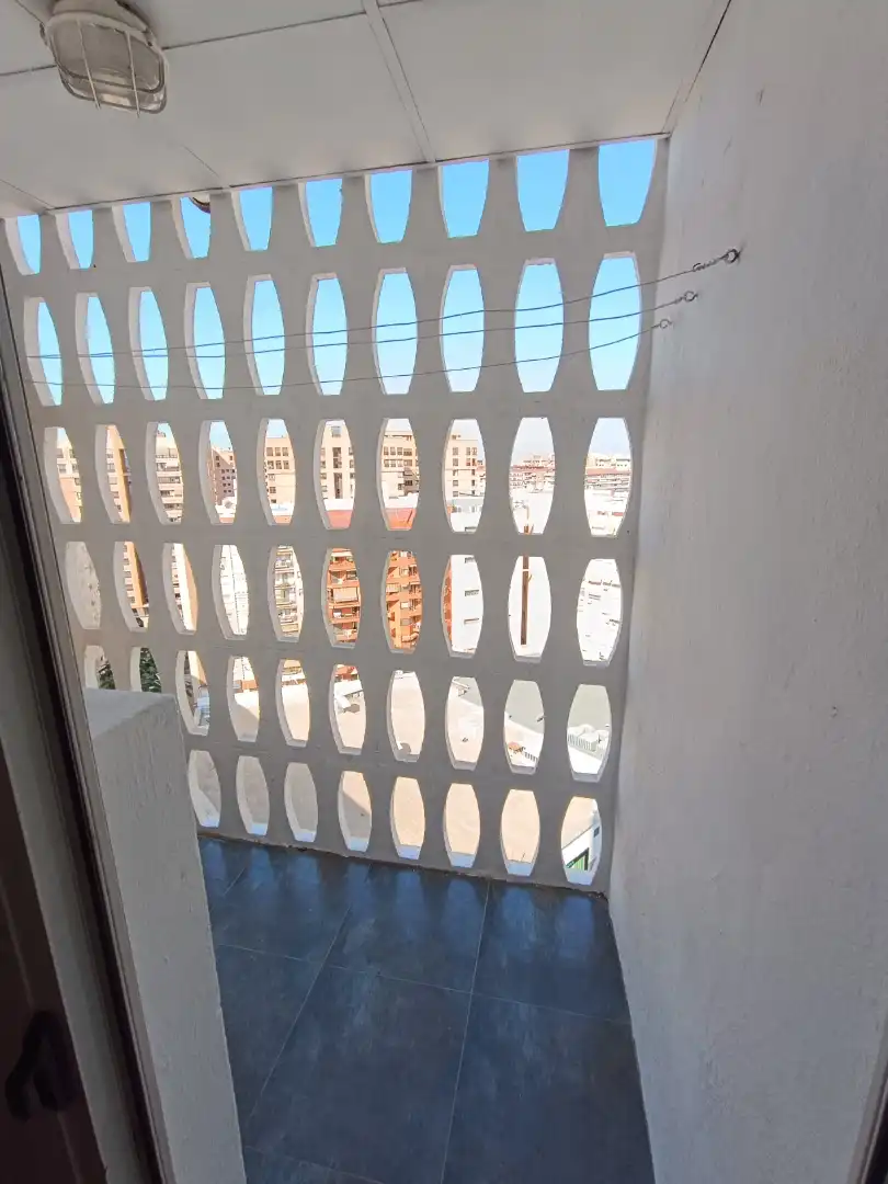 Wohnung zur Miete in Carrer de Gascó Oliag, 8, Ciutat Universitària Außenansicht von Wohnung zur Miete in Valencia mit Möbliert, Ofen und Waschmaschine