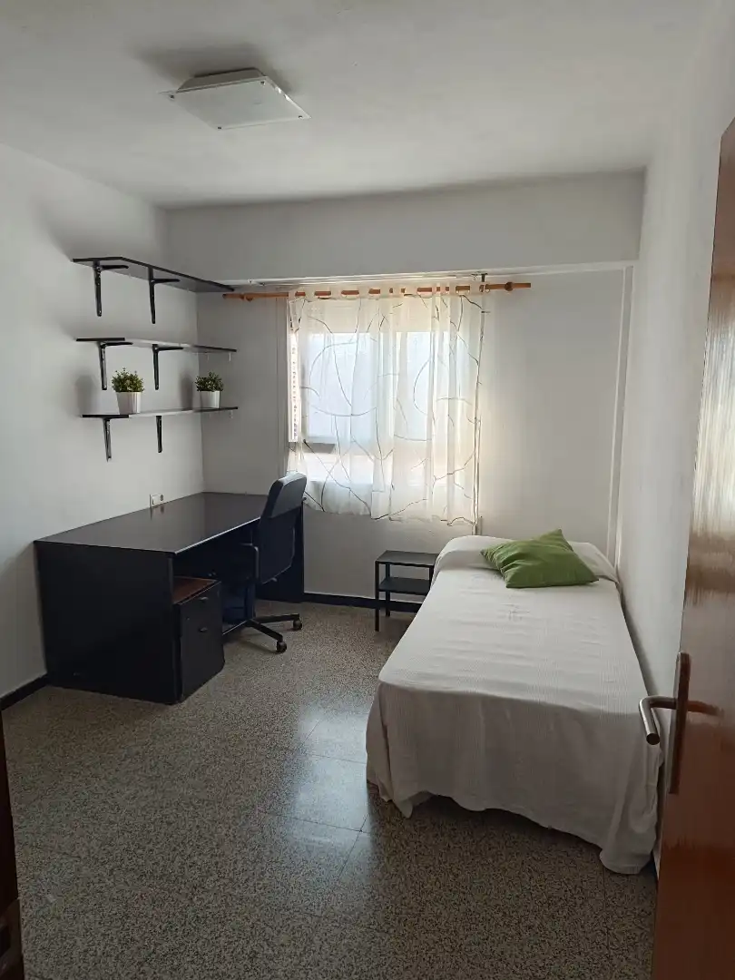Wohnung zur Miete in Carrer de Gascó Oliag, 8, Ciutat Universitària Schlafzimmer von Wohnung zur Miete in Valencia mit Möbliert, Ofen und Waschmaschine