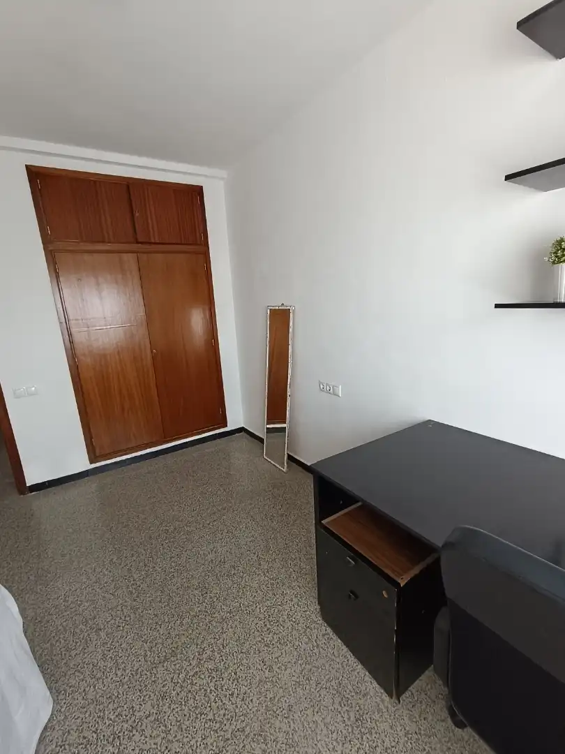 Wohnung zur Miete in Carrer de Gascó Oliag, 8, Ciutat Universitària Schlafzimmer von Wohnung zur Miete in Valencia mit Möbliert, Ofen und Waschmaschine