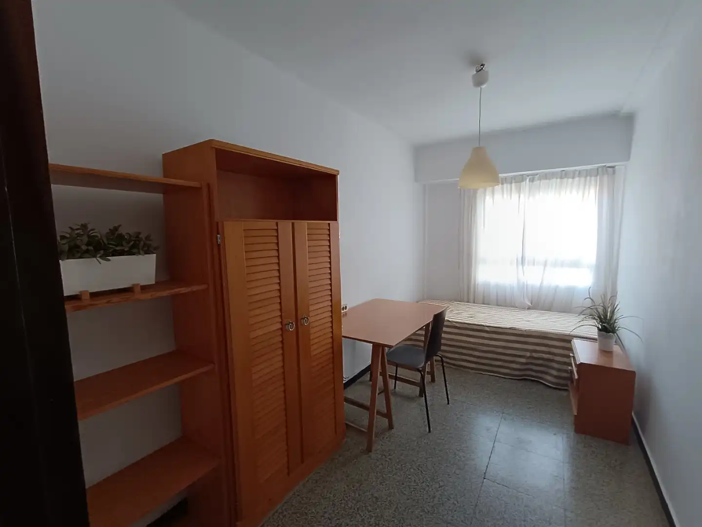 Wohnung zur Miete in Carrer de Gascó Oliag, 8, Ciutat Universitària Schlafzimmer von Wohnung zur Miete in Valencia mit Möbliert, Ofen und Waschmaschine