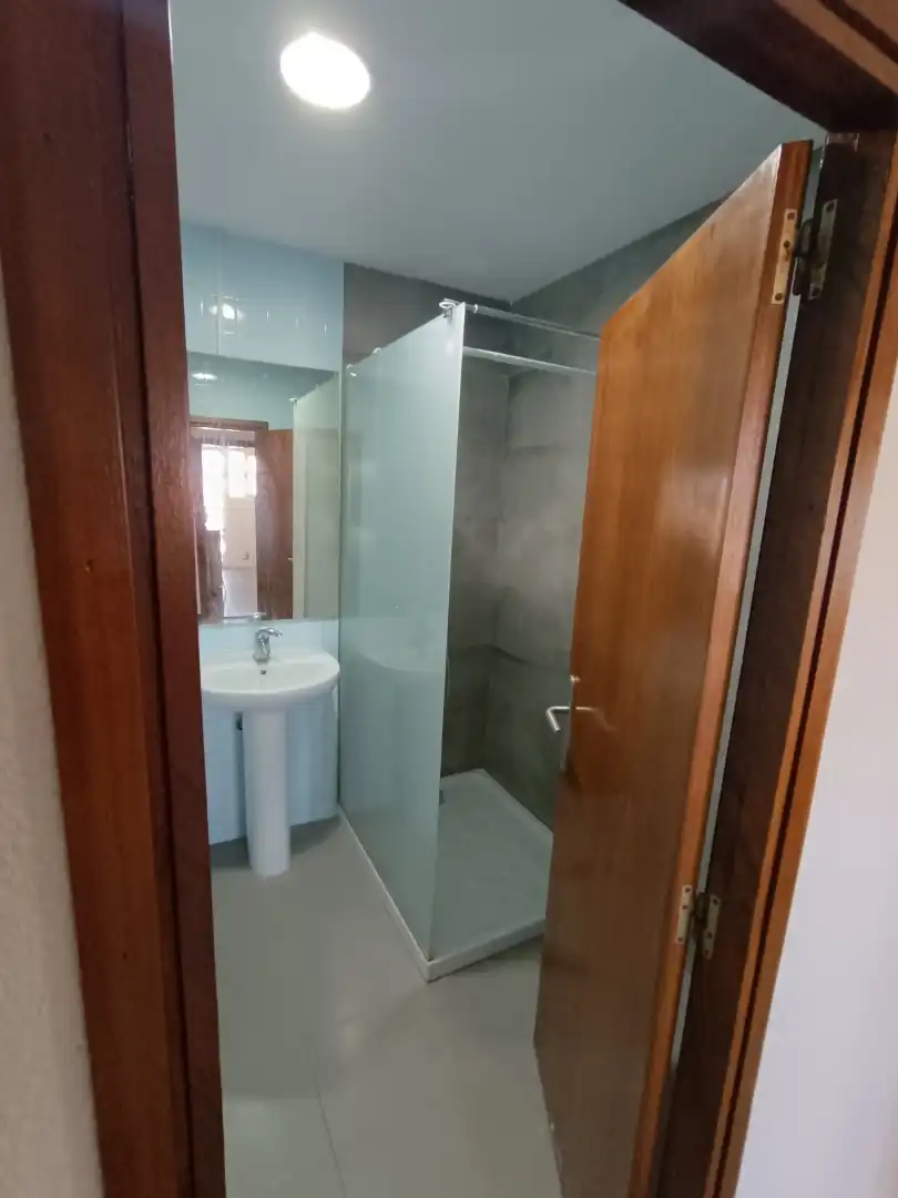 Wohnung zur Miete in Carrer de Gascó Oliag, 8, Ciutat Universitària Badezimmer von Wohnung zur Miete in Valencia mit Möbliert, Ofen und Waschmaschine