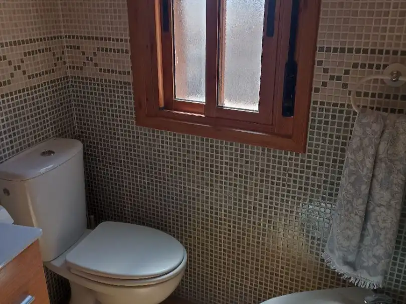Finca rústica en venta en Calle Guirigay, 38, Valdeolivas Baño de Finca rústica en venta en Valdeolivas con Terraza, Trastero y Amueblado