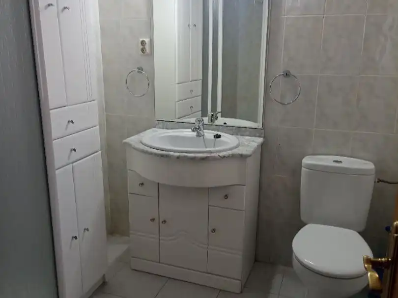 Finca rústica en venta en Calle Guirigay, 38, Valdeolivas Baño de Finca rústica en venta en Valdeolivas con Terraza, Trastero y Amueblado