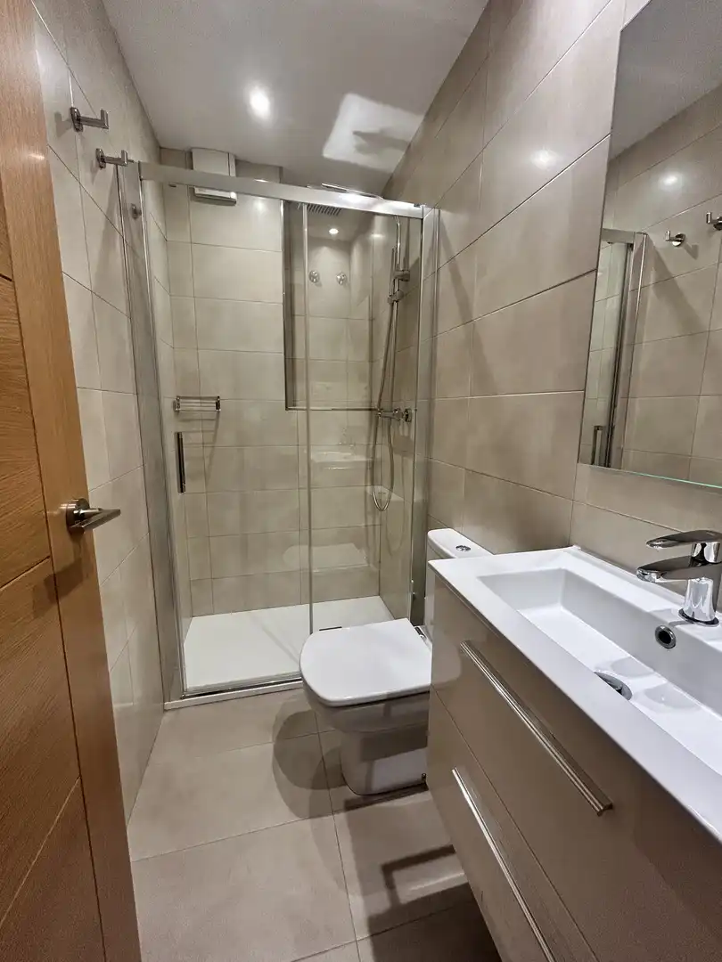 Flat for sale in Passeig de la Zona Franca, 172, La Marina del Port Bathroom of Flat for sale in Barcelona Capital with Air Conditioner and Balcony