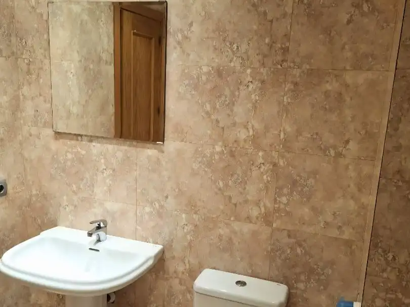 Habitación en Calle Esperanza, 27, La Guija Baño de Dúplex para compartir en Ciudad Real con Aire acondicionado, Calefacción y Amueblado